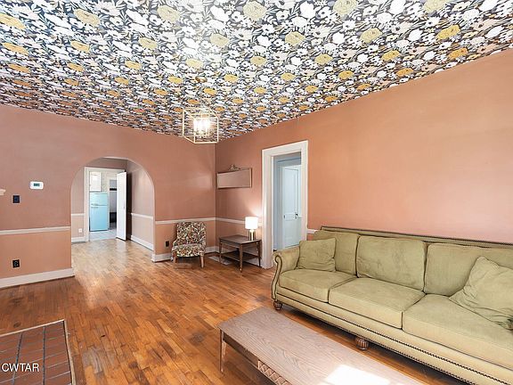 5th image of 1120 Campbell St