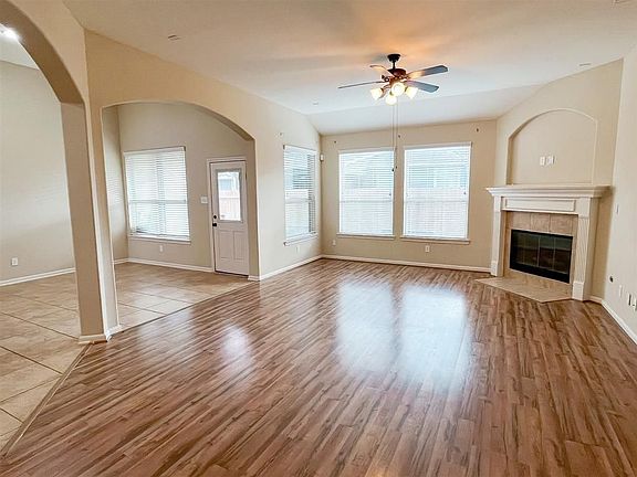 4th image of 11303 Crestbrook Park Ln