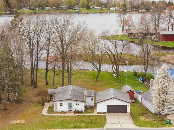 20041 E Chippewa Lake Dr, Evart, MI 49631