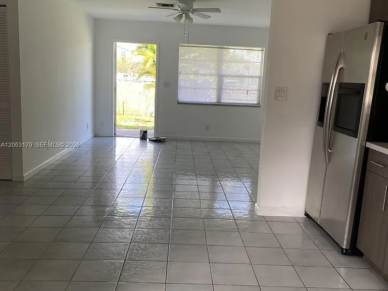 3435 SW 62nd Way #B — Photo 4