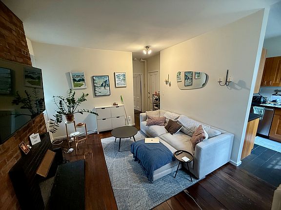 3rd image of 136 Myrtle St