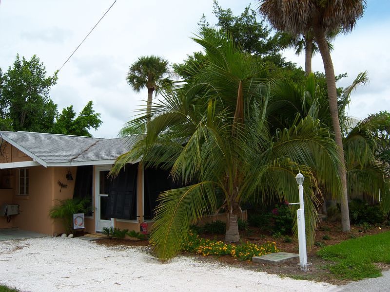 1st image of 200 Meredith Dr