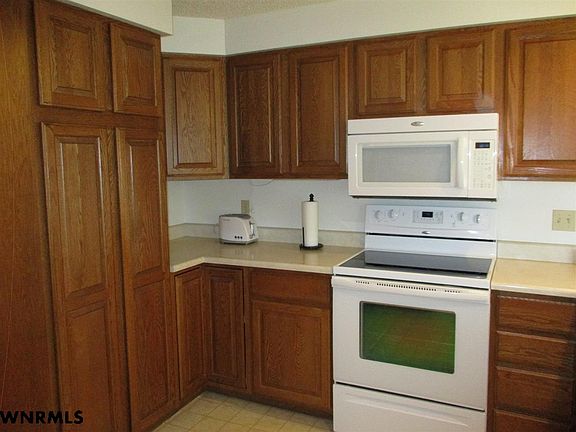 4th image of 28 Brentwood Ct
