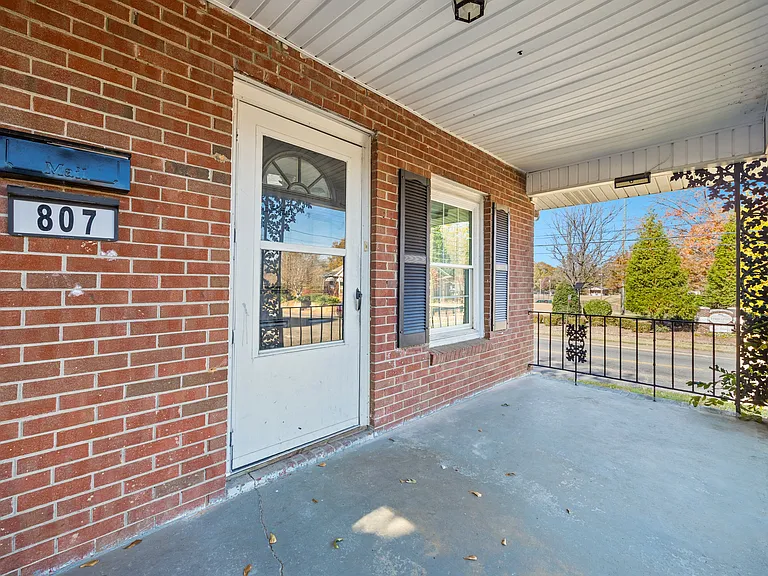 807 N Morris St — Photo 2