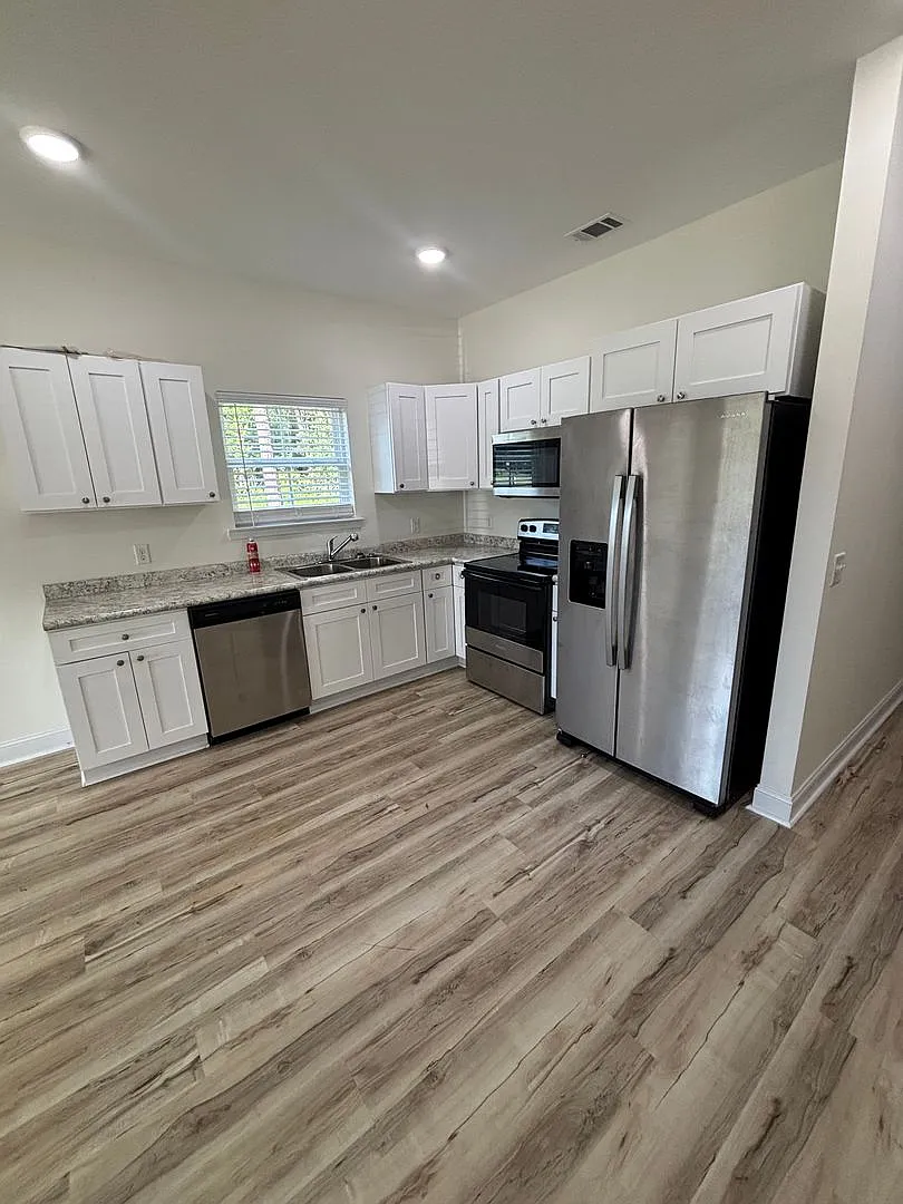 Brand New 3 Bedroom, 2 Bathroom Duplex in Walthourville! — Photo 2