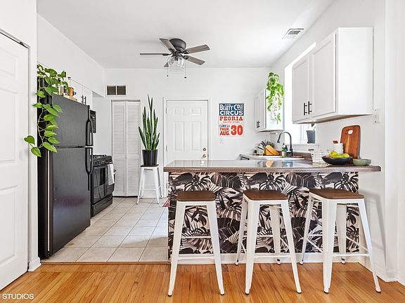 3rd image of 3429 W Shakespeare Ave APT 3A