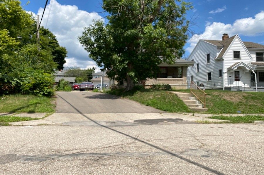 1st image of 17 E Beechwood Ave