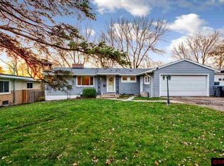 106 Roblen Ct, Mankato, MN 56001