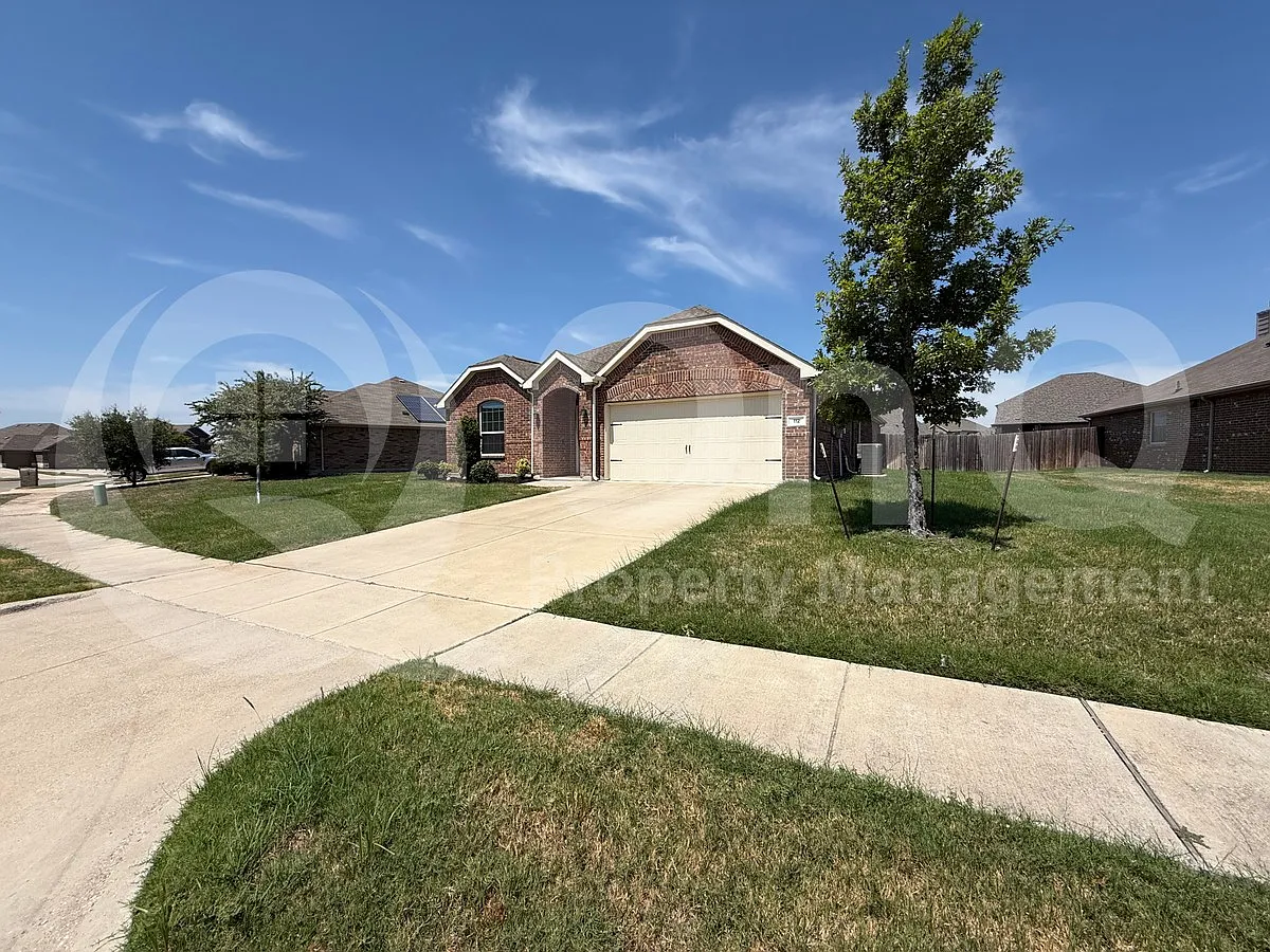 4 bed, 2.0 bath, 1737 sqft, $2,400 — Photo 3