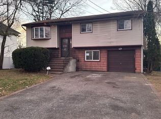 461 Skidmore Rd, Deer Park, NY 11729