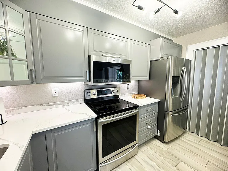 321 Sandtree Dr — Photo 44