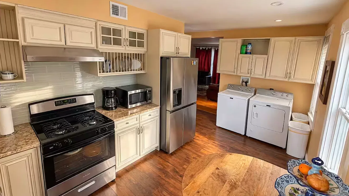 2 bed, 1.5 bath, 1200 sqft, $3,250 — Photo 1