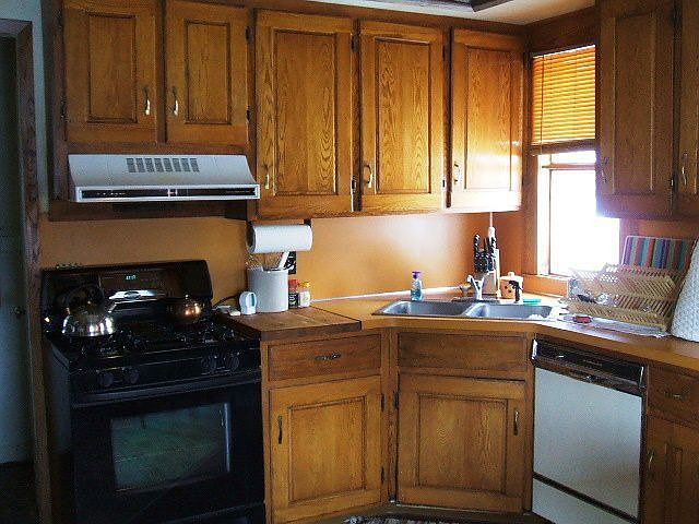 Large Kitchen with dishwasher