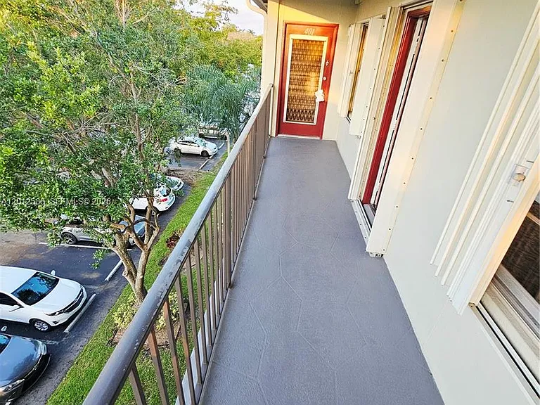 13250 SW 7th Ct #402L — Photo 2