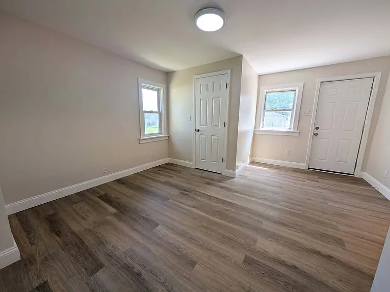 295 W Hickory St — Photo 10
