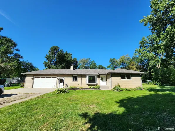 11488 Elmdale Rd, Whitmore Lake, MI 48189
