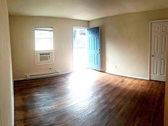3rd image of 2303 Barton Ave