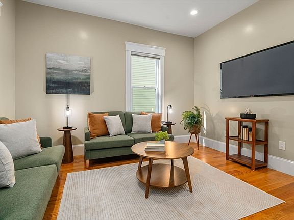 3rd image of 19 Pinckney St #1