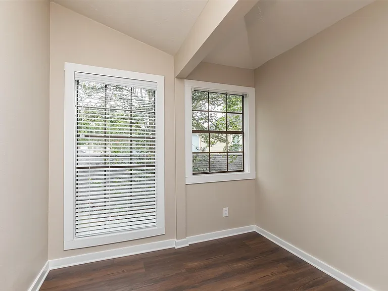 1611 Oakdale St — Photo 19