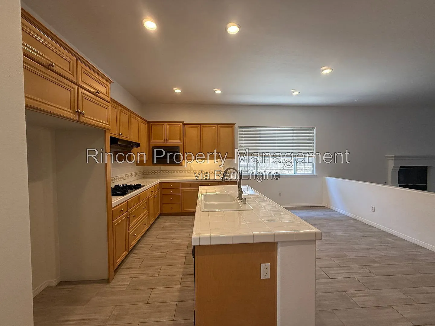 3 bed, 2.5 bath, 2115 sqft, $4,600 — Photo 4