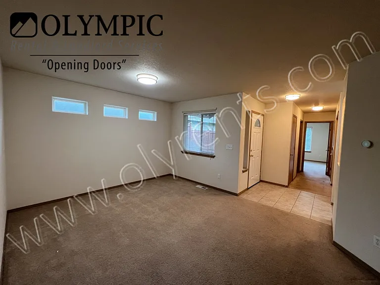 Great Find 3 bedroom, 2 bath (+office) in Bridlewood Neighborhood! — Photo 4