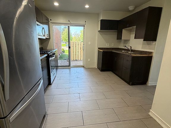 4th image of 36642 Park Place Dr