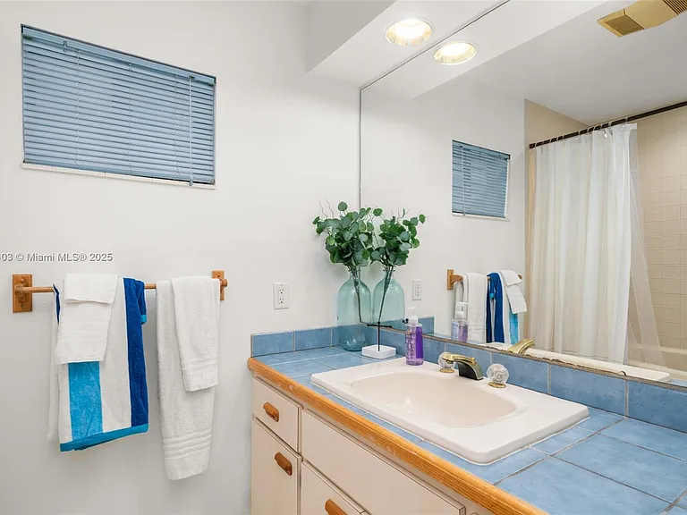 2551 Lakeview Dr — Photo 45