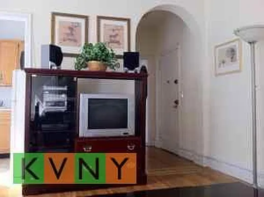 Rented by KVNY Soho | media 41