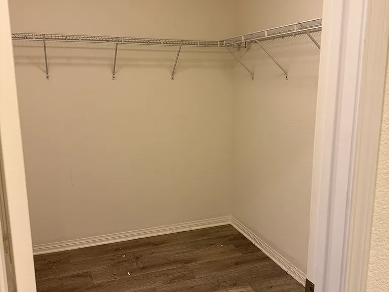 4588 Vincent Way — Photo 5