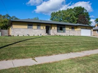 1015 N Twyckenham Dr, South Bend, IN 46617