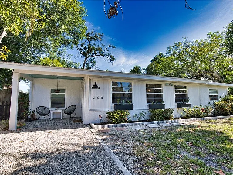 650 Edwards St — Photo 2