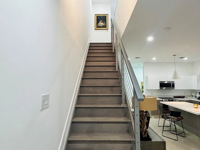 310 SW 9th St #1 — Photo 10