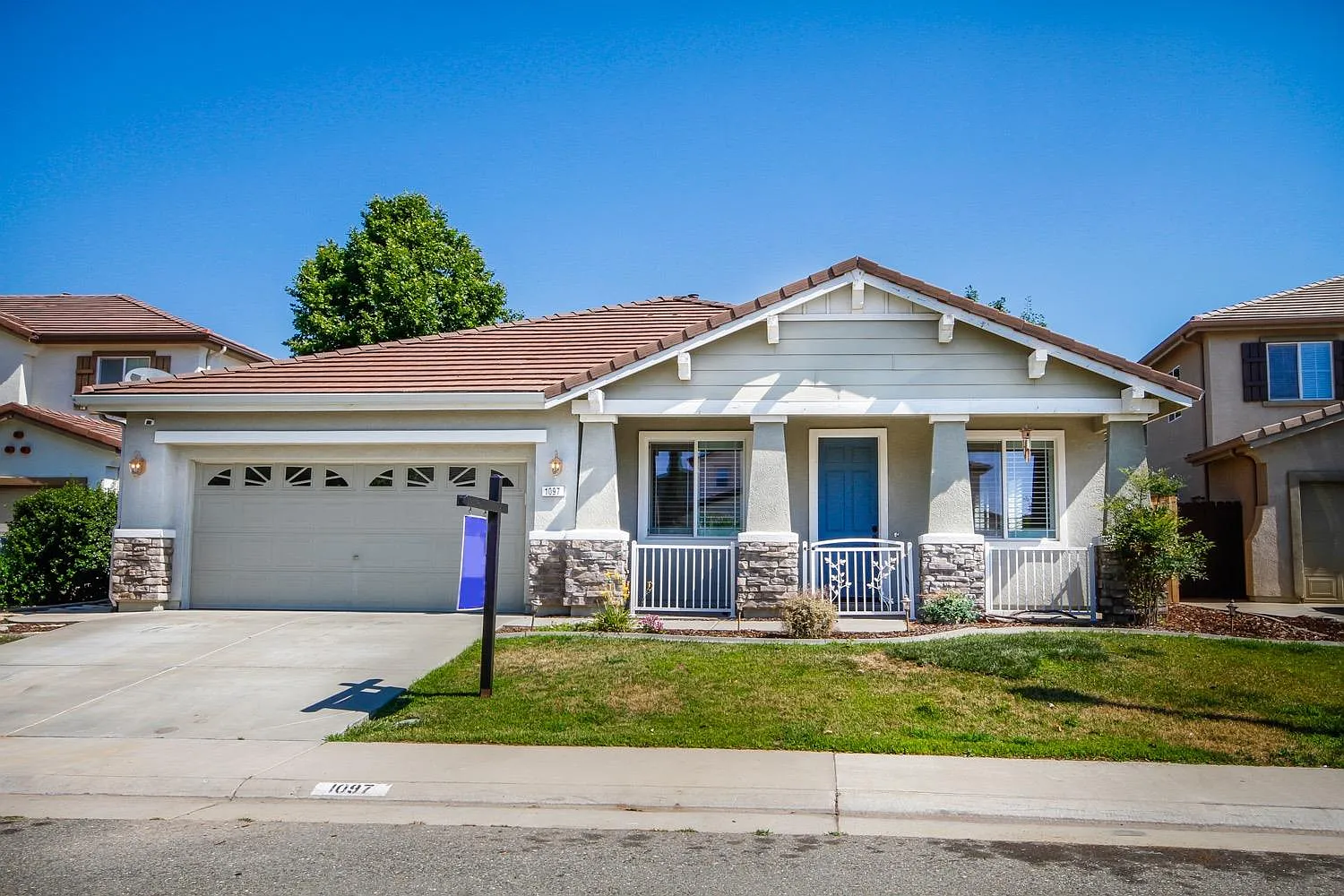 1097 Silverton Cir photo 1