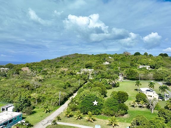 2nd image of 10-C Rattan QU