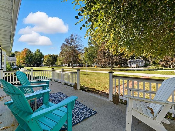 2nd image of 1122 Locust Dr