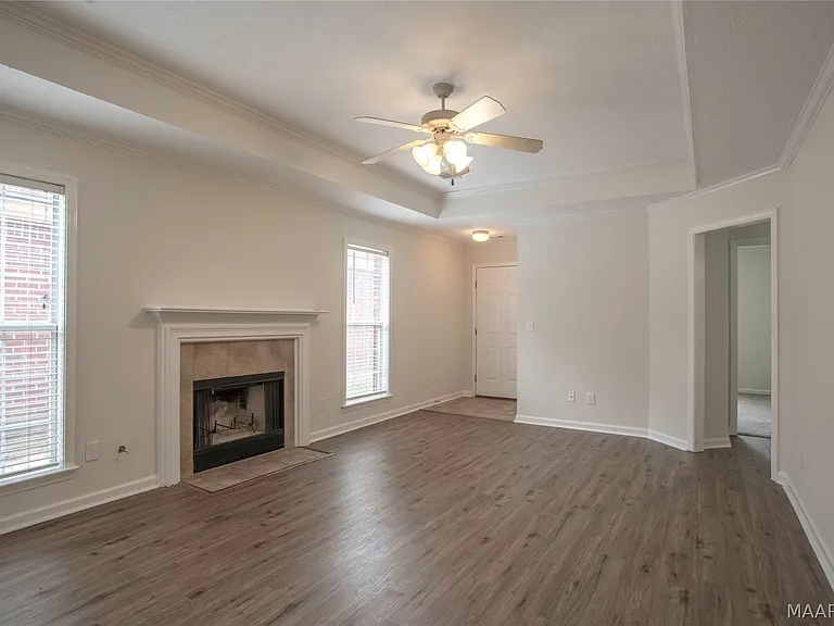 1161 Stafford Dr — Photo 6