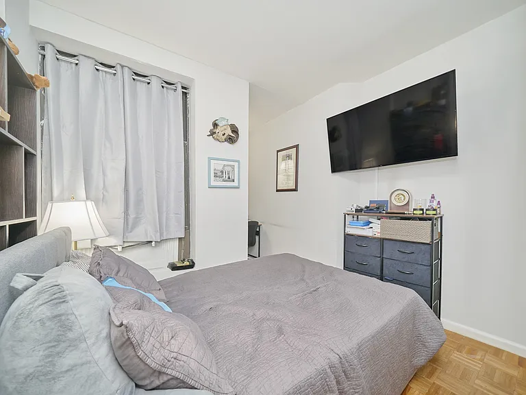 335 W 43rd St #2B — Photo 5