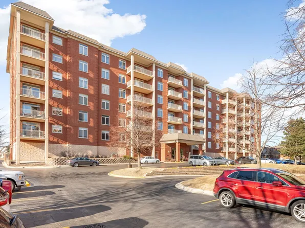 8440 Callie Ave #C-201, Morton Grove, IL 60053