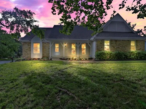 11404 Grandview St, Overland Park, KS 66210