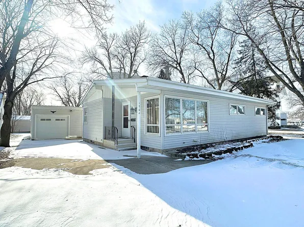 1704 11th St, Emmetsburg, IA 50536