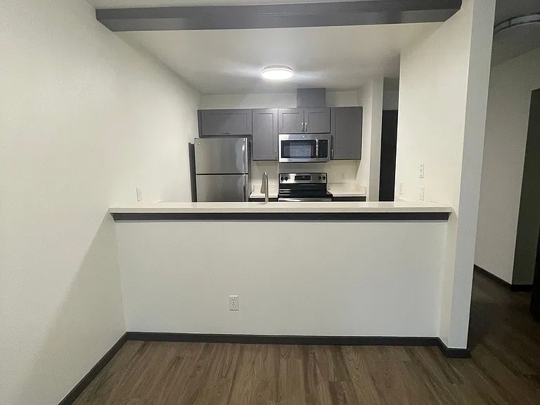 6040 Cali - Spacious 1 & 2 Units | Washer/Dryer | Private Balcony | Lots on Natural Light — Photo 21
