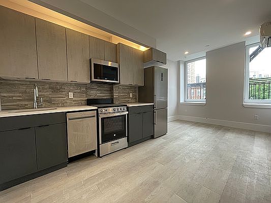 4th image of 324 E 116th St #4A