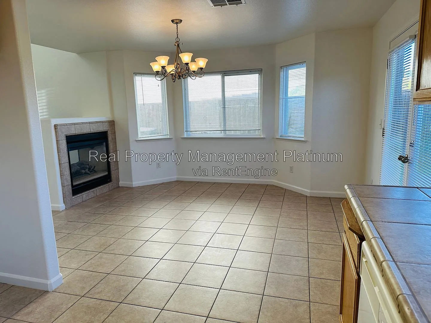 3 bed, 2.5 bath, 1547 sqft, $2,249 — Photo 4