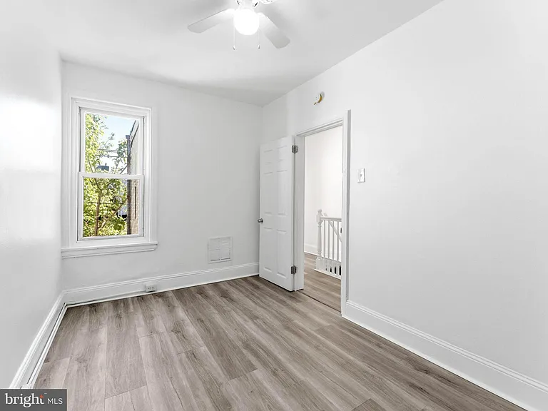 1831 E Clementine St — Photo 16