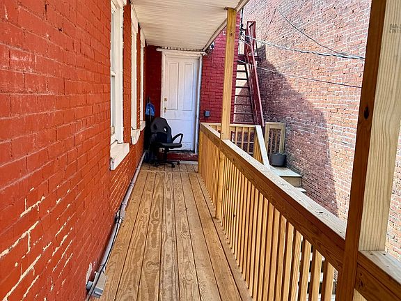 5th image of 215 W Vine St APT 2