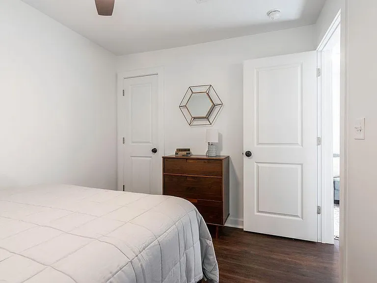 648 Dearing St — Photo 2