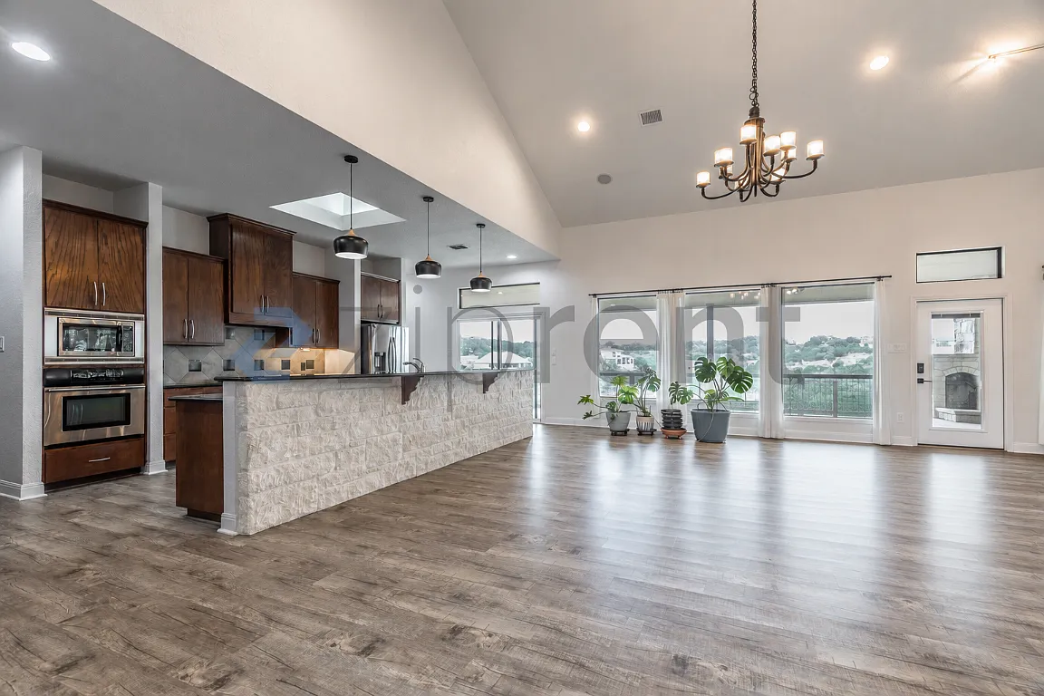 4 bed, 2.5 bath, 3574 sqft, $4,500 — Photo 4