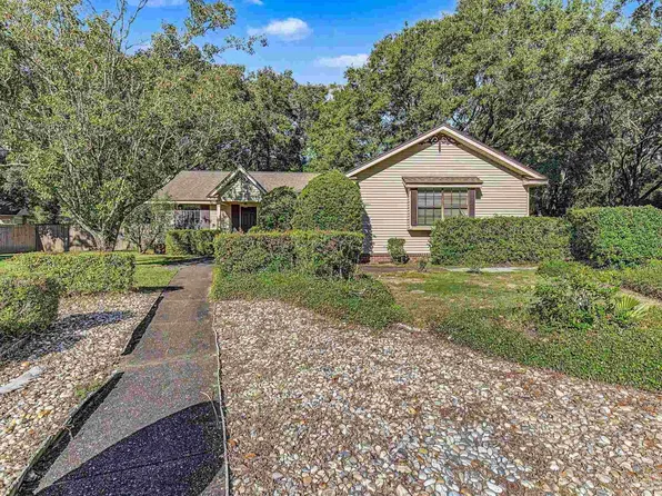 10068 Foxrun Cir, Pensacola, FL 32514