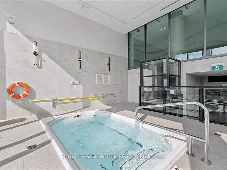 15 Wellington St S #1204 — Photo 23
