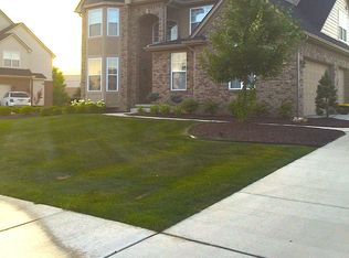 51924 Copperwood Dr, South Lyon, MI 48178